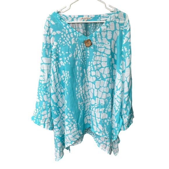 Pleasant Shade size XL semi sheer  shark bite 3/4 roll up sleeves top. Beach tro - Picture 1 of 11